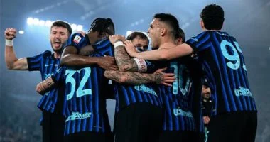 إنتر ميلان يتوج بلقب كأس إيطاليا بعد انتصاره المثير على لاتسيو في نهائي مثير يتوج الثنائية المحلية