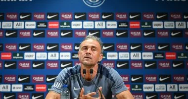 إنريكي يوجه مدحًا خاصًا للاعب لانس ويشير إلى استحقاقه الظهور في دوري أبطال أوروبا الموسم القادم