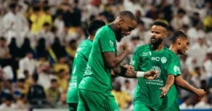 الأهلي يتغلب على التعاون بنتيجة 2-1 في مباراة مثيرة ضمن منافسات الدوري السعودي الممتاز لكرة القدم الأهلي يتغلب على التعاون بنتيجة 2-1 في مباراة مثيرة ضمن منافسات الدوري السعودي الممتاز لكرة القدم