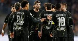 باريس سان جيرمان يتوج بلقب الدوري الفرنسي لعام 2026 بعد انتصاره على لانس بهدفين في مباراة مثيرة
