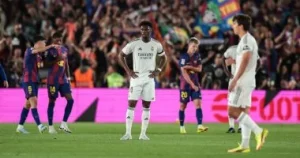 برشلونة ينهي الشوط الأول متقدماً على ريال مدريد بهدفين دون رد ويعزز فرصه للتتويج بلقب الليجا برشلونة ينهي الشوط الأول متقدماً على ريال مدريد بهدفين دون رد ويعزز فرصه للتتويج بلقب الليجا