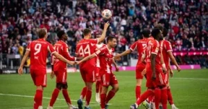 فولفسبورج يواجه بايرن ميونيخ في قمة مثيرة حيث يبرز كين وموسيالا لقيادة العملاق البافاري في المنافسة على اللقب