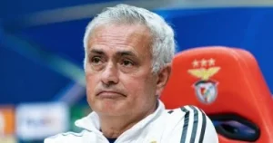 فينيسيوس يصدم جماهير ريال مدريد بتصريحاته المفاجئة حول إمكانية عودة مورينيو إلى النادي الملكي