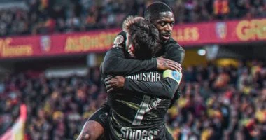 كفاراتسخيليا يتألق ويقود باريس سان جيرمان نحو حسم لقب الدوري الفرنسي في مواجهة قوية ضد أنجيه