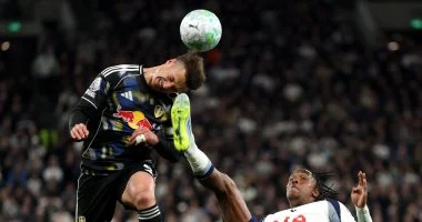 ليدز يحقق تعادلاً مثيراً أمام توتنهام بهدف لكل فريق في مباراة مثيرة بالدوري الإنجليزي الممتاز