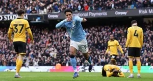 مانشستر سيتي يعبر عن تصميمه القوي في مواجهة برينتفورد ضمن صراع القمة في الدوري الإنجليزي الممتاز