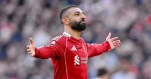 محمد صلاح يبهر عشاق الكرة بتسديدة مذهلة خلال تدريبات ليفربول ويحقق لحظة لا تنسى في مسيرته محمد صلاح يبهر عشاق الكرة بتسديدة مذهلة خلال تدريبات ليفربول ويحقق لحظة لا تنسى في مسيرته