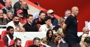 محمد صلاح يثير حماس جماهير ليفربول خلال ظهوره المفاجئ في أنفيلد ويجعل الأجواء مفعمة بالطاقة والنشاط